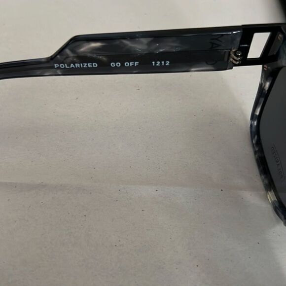 Quay Australia Go Off Shield Polarized 52m Sunglasses - Picture 4 of 4